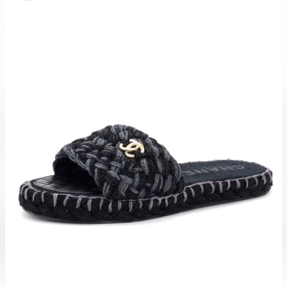 CHANEL Slides - Picture 1 of 6